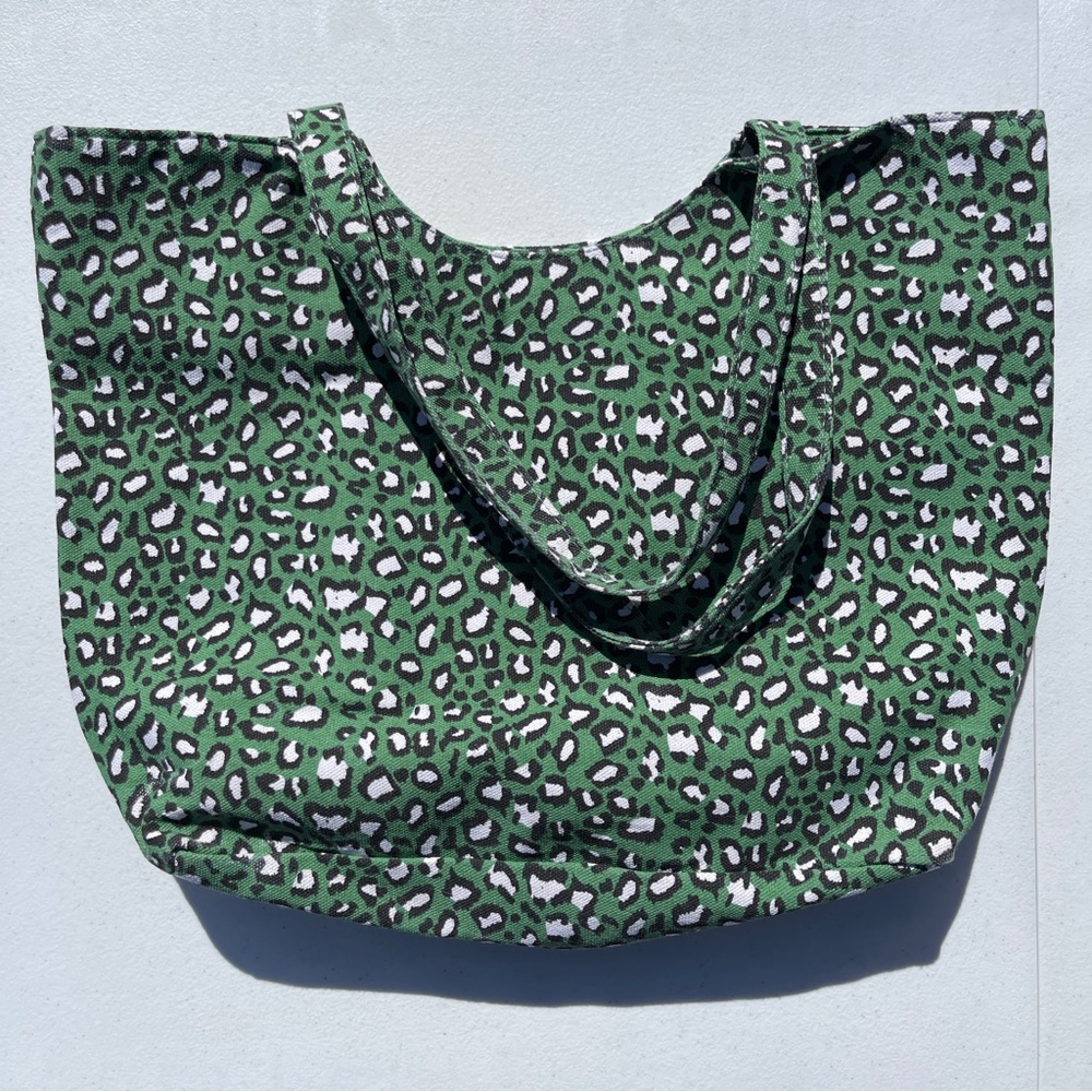 Leopard print tote bag